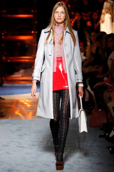 Look 18